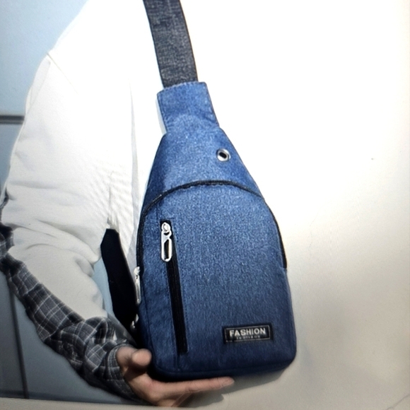 NEW Viadha Crossbody Bag w USB Hole in Oxford Cloth Blue - Picture 2 of 6